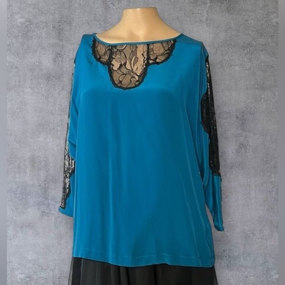 Simply Chloe Dao Silk & Lace Blouse – Size M